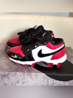 Jordan 1 Low Football Cleats (GS) Patent Bred Toe Size 12C HF6885-601
